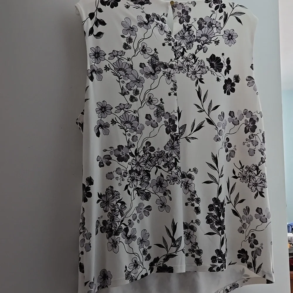 Calvin Klein Women's Floral Sleeveless Top - Black and White - Picture 5 of 6